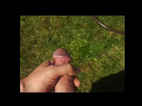 ❤️ Faigheann hottie te a pussy bándearg fucked agus cums le squirt i ghairdín samhraidh ️❌ Porn ardchaighdeáin linn ☑