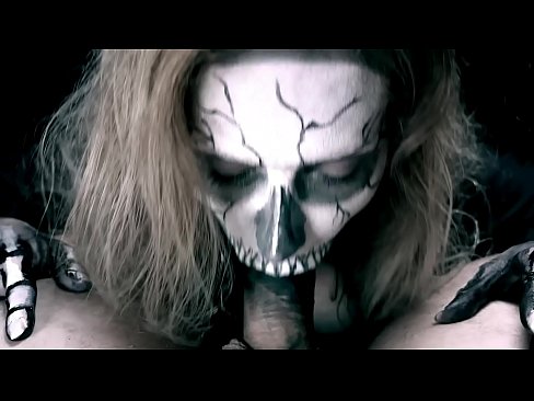 ❤️ Demon cailín sucking coileach lena béal dubh agus shlogtha cum. ️❌ Porn ardchaighdeáin linn ☑